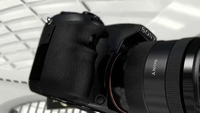SONY α77 Sony Alpha a77 DSLR Camera with 16-50mm f/2.8 DT Lens Kit